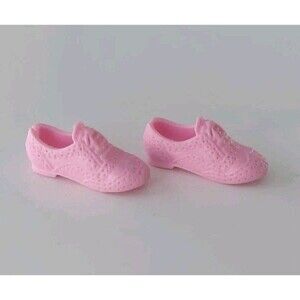 Barbie Petite Flat Foot Pink Textured Tennis Shoes Sneakers Laces Athletic